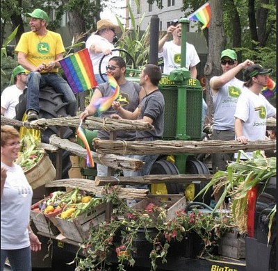 Première participation au défilé de Fierté Montréal à l’époque du Club des agriculteurs gays