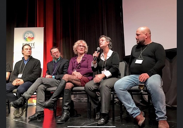 Des participants à un panel répondaient aux questions après la présentation officielle d’un projet de documentaire au palais Montcalm à Québec en novembre 2019